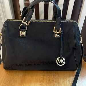Michael Kors Black Jet Set Barrel Handbag Purse Excellent Condition